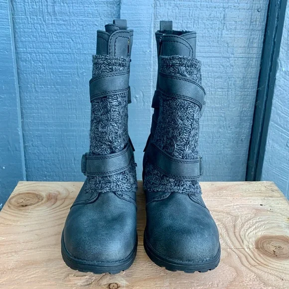 Boots - Picture 2 of 7